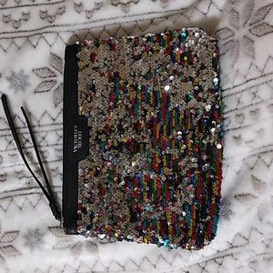 NWOT Adorable Victorias secret Makup bag w/free gift 🎁 ♥